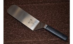 Лопатка изогнутая гибкая с закругленным краем 19см х 7,6см